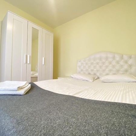 Entire New Apartment 20' From Barcelona Сабадел Екстериор снимка