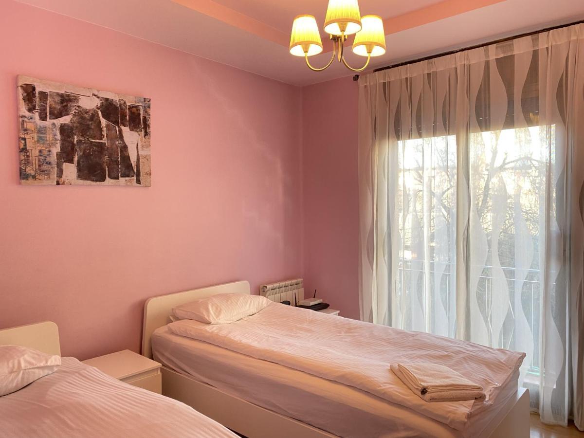 Entire New Apartment 20' From Barcelona Сабадел Екстериор снимка