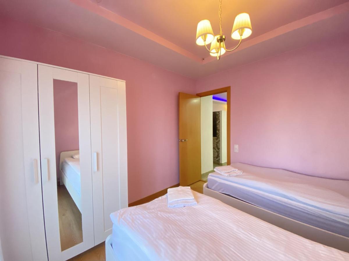 Entire New Apartment 20' From Barcelona Сабадел Екстериор снимка
